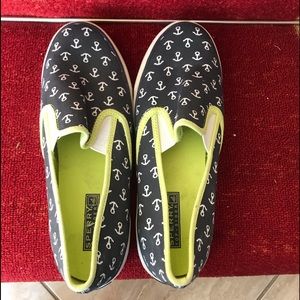 Sperry Top Sider sized 81/2 shoes